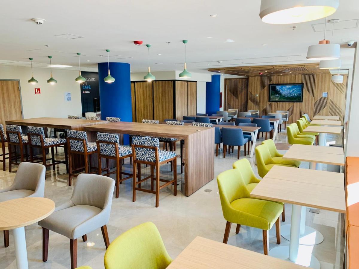 Holiday Inn Express - Guadalajara Vallarta Poniente By Ihg Zapopan Exterior photo